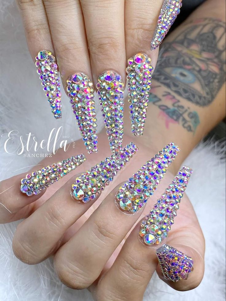 Diseño De Uñas Con Piedras Suarovskis