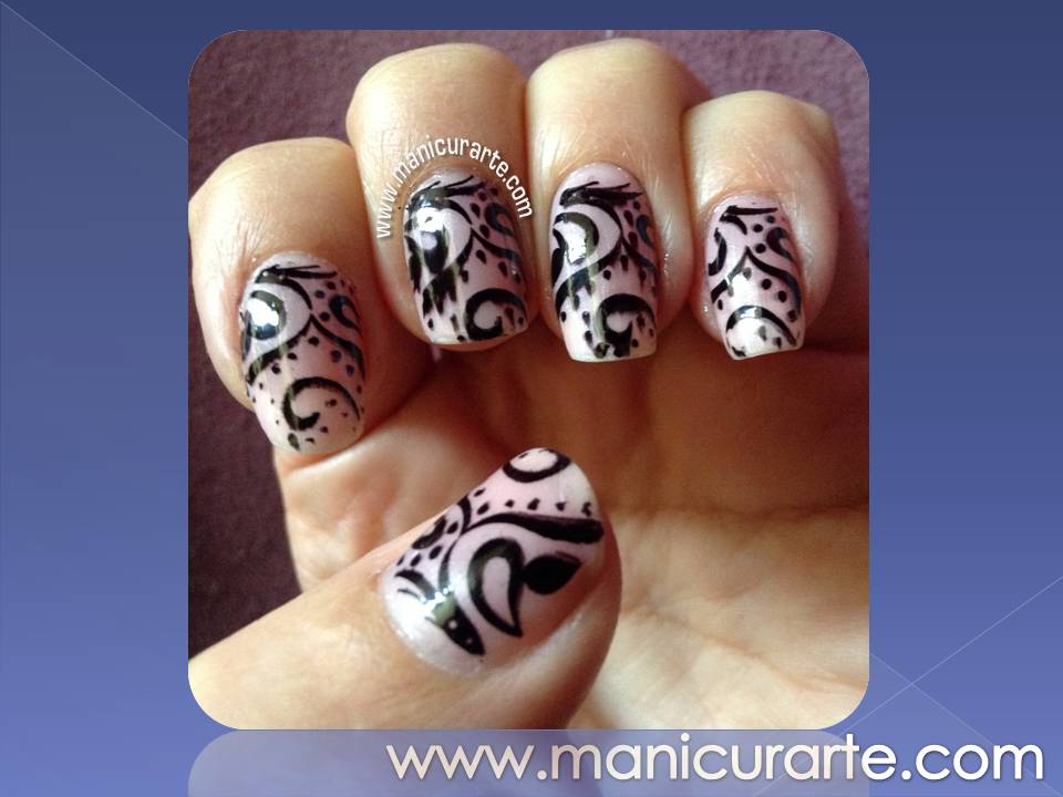 diseno-de-unas-con-sello-en-rosa-y-negro-7