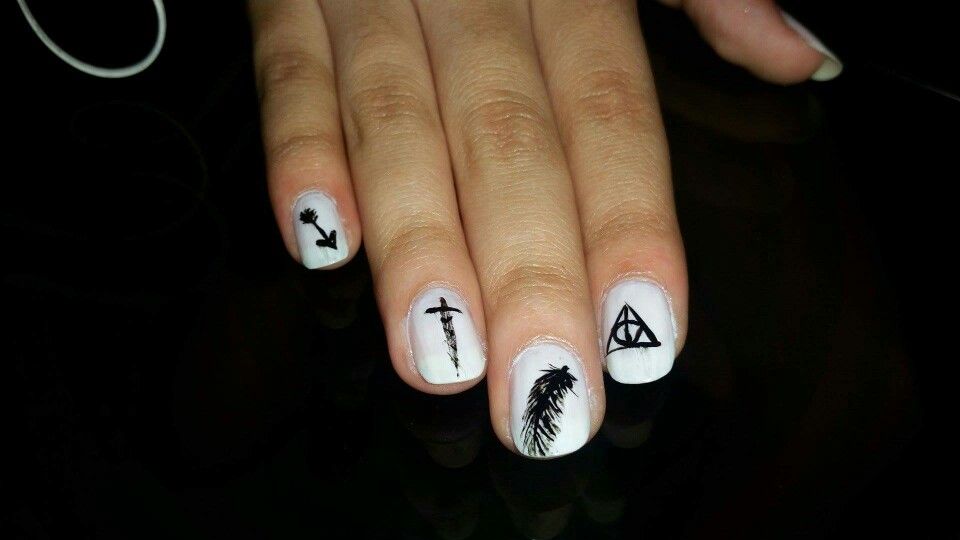Diseño De Uñas Con Simbolos