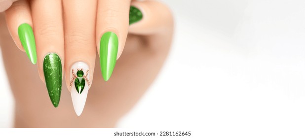 diseno-de-unas-con-una-stiletto-verde-6