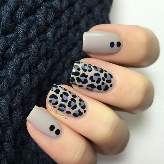 Diseño De Uñas Cortas Con Animal Prin