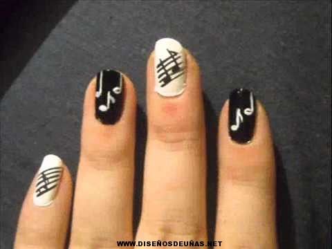 diseno-de-unas-cortas-con-notas-musicales-7