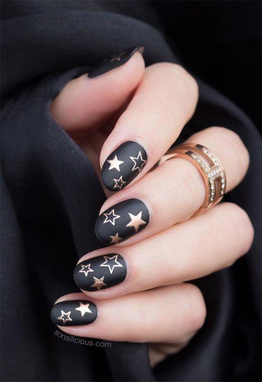 diseno-de-unas-cortas-en-color-negro-y-esttellas-6