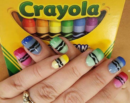 diseno-de-unas-crayola-2