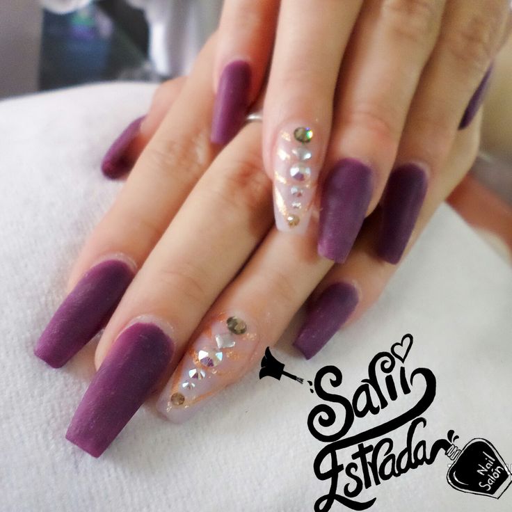 diseno-de-unas-de-acrilico-violeta-o-vino-5
