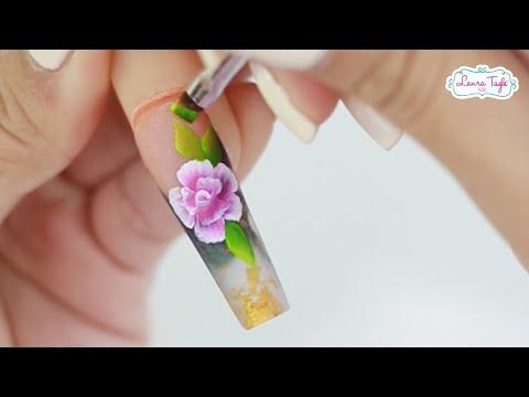 diseno-de-unas-de-flores-a-mano-alzada-6