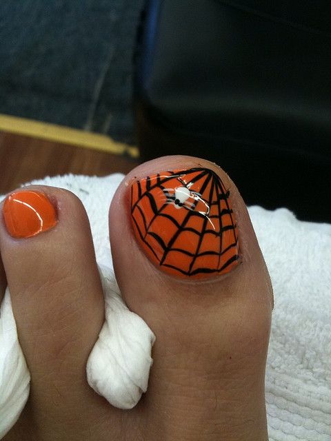 diseno-de-unas-de-hallowui-para-pies-6