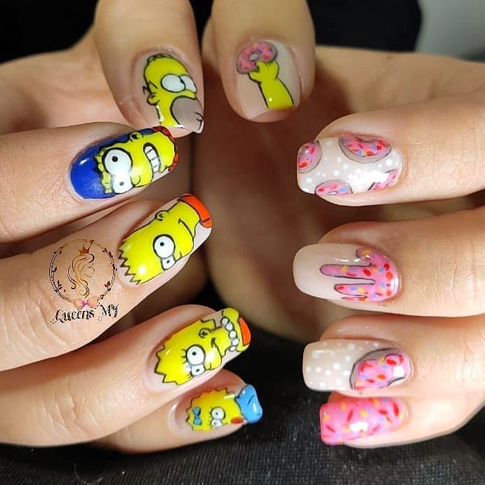 Diseño De Uñas De Los Simpson