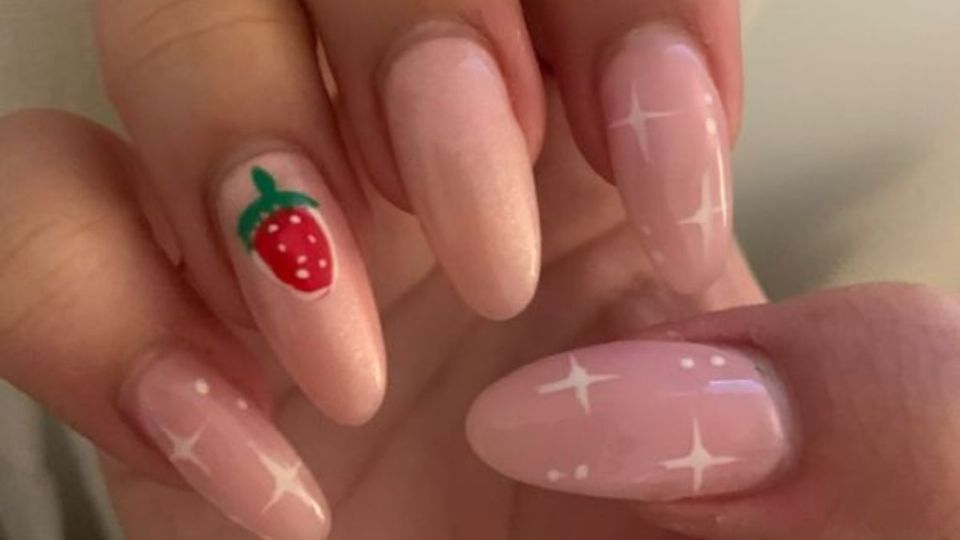 Diseño De Uñas De Personas Fresas