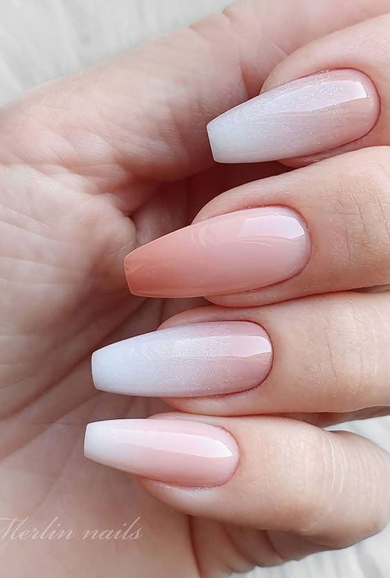 diseno-de-unas-degradado-nude-y-blanco-2