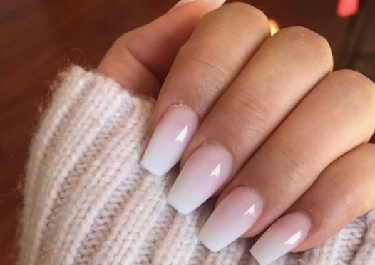 diseno-de-unas-degradado-nude-y-blanco-4
