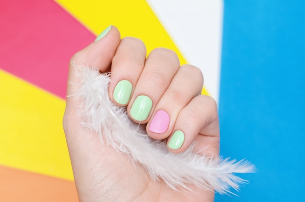 diseno-de-unas-en-amarillo-verde-y-rosa-6