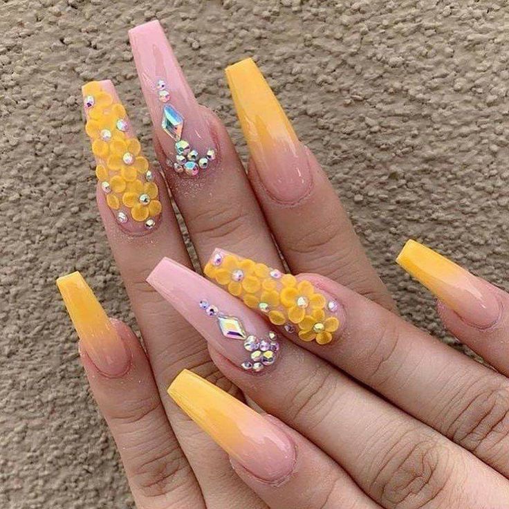 Diseño De Uñas en Amarillo Y Nude