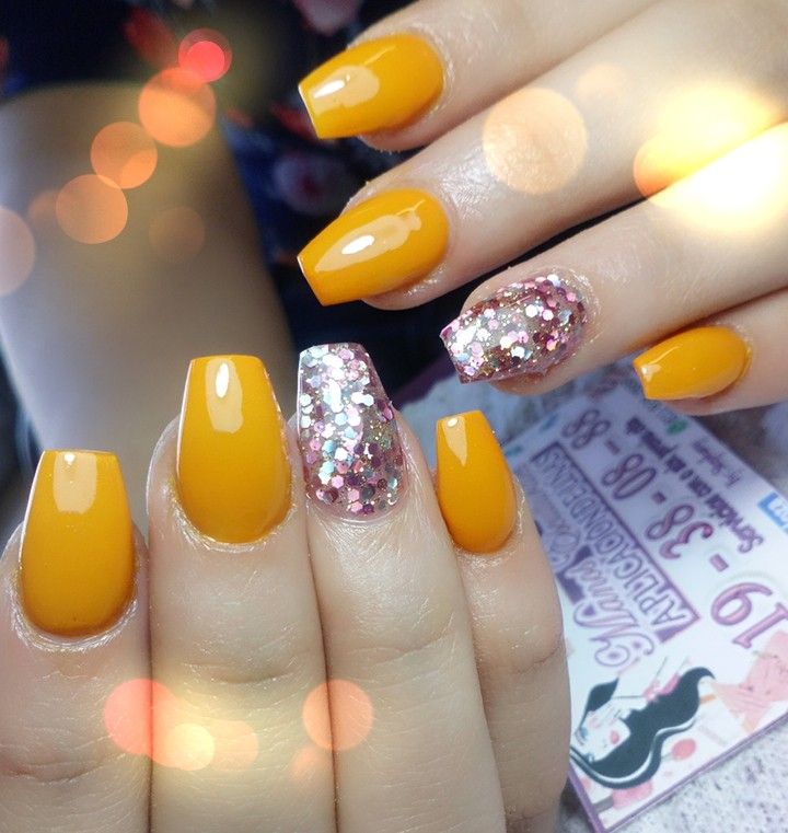 diseno-de-unas-en-color-amarillo-mostaza-6