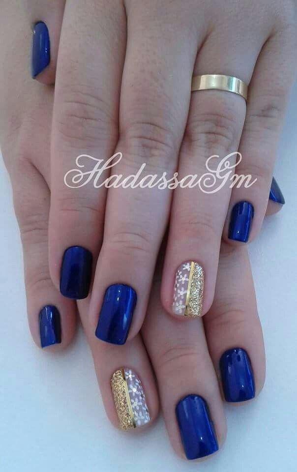 diseno-de-unas-en-color-azul-metalico-con-plata-flores-4