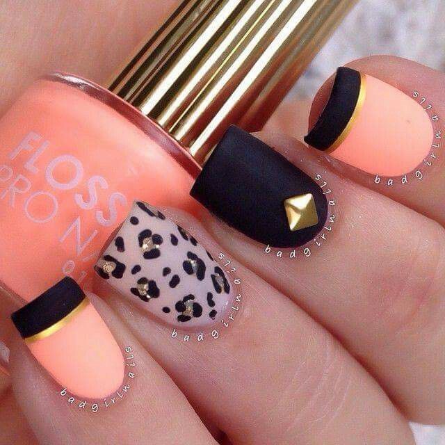 diseno-de-unas-en-color-coral-con-negro-3