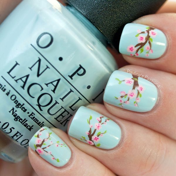 Diseño De Uñas en Color Menta Con Flores De Durazno