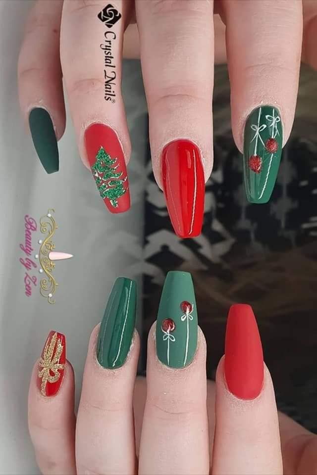 diseno-de-unas-en-color-negras-con-rojo-y-verde-5