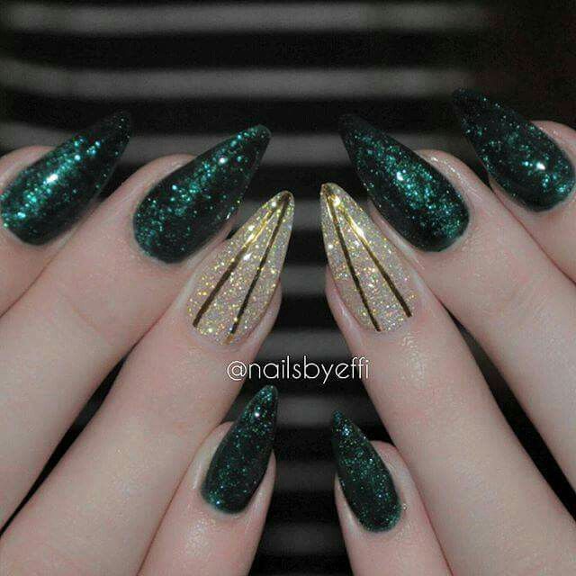 Diseño De Uñas en Color Verde Jade