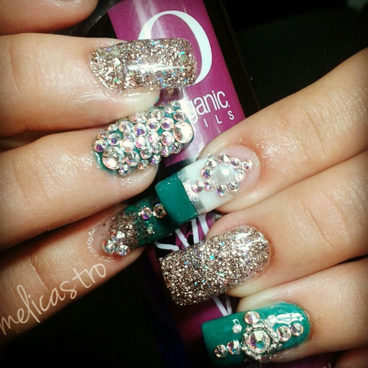 diseno-de-unas-en-color-verde-jade-4