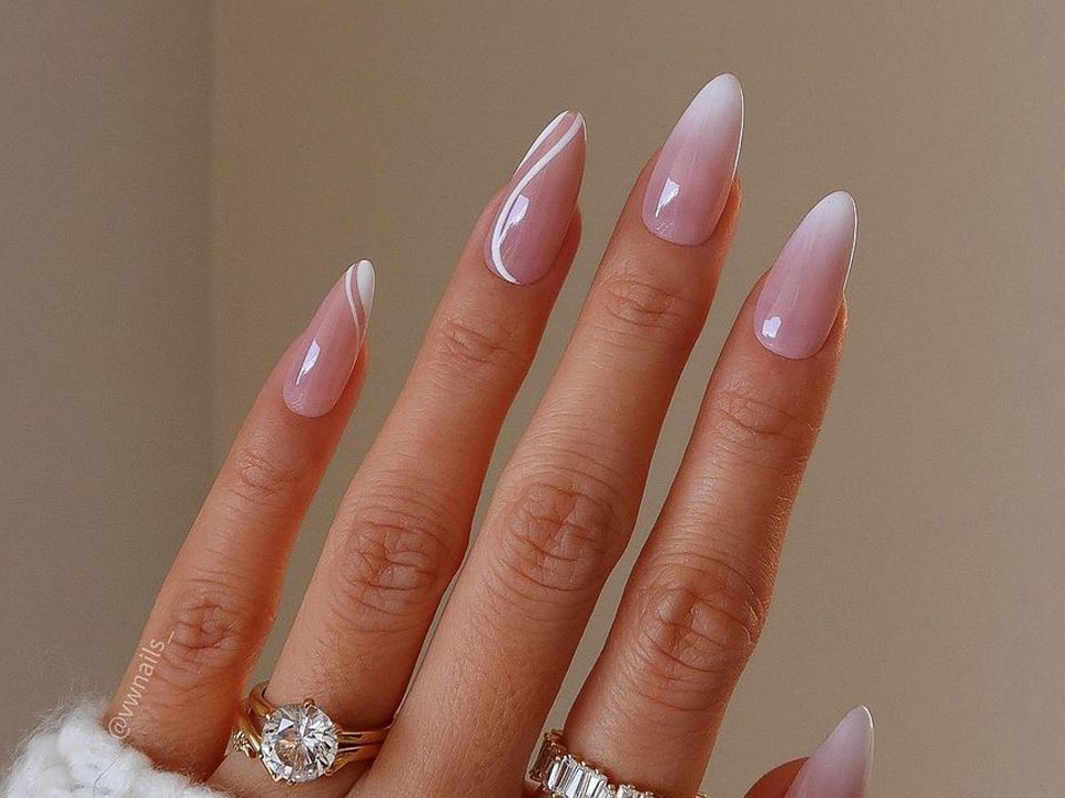 Diseño De Uñas en Forma De Almendra Baby Boomer