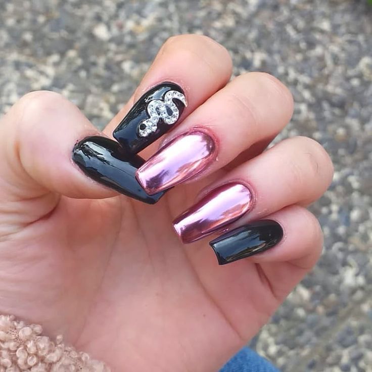 diseno-de-unas-en-gelish-modernas-obaladas-con-piedras-rosas-4
