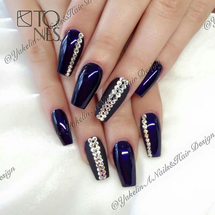 diseno-de-unas-en-gris-y-azul-marino-7