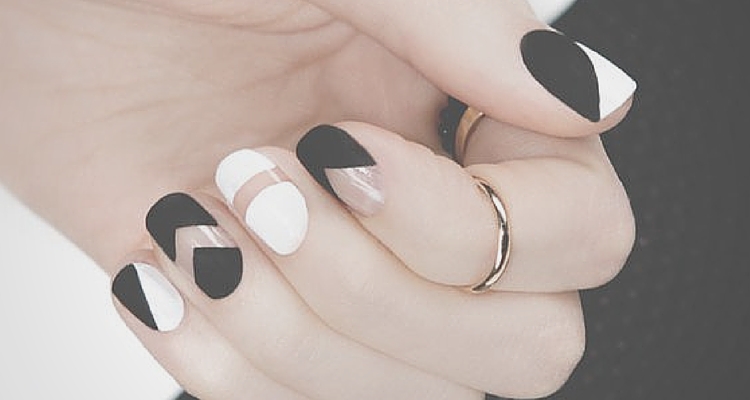 Diseño De Uñas en Negativo