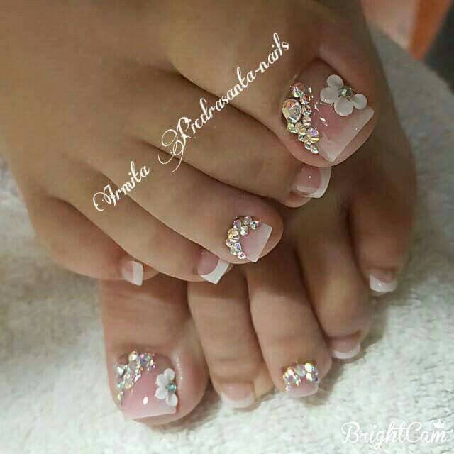 diseno-de-unas-en-pies-con-piedraa-7