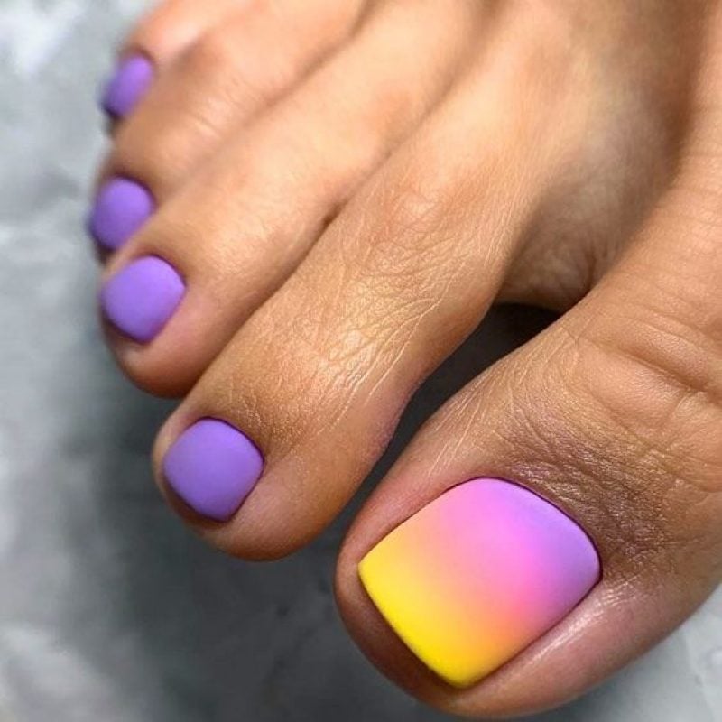diseno-de-unas-en-pies-dos-tonos-4