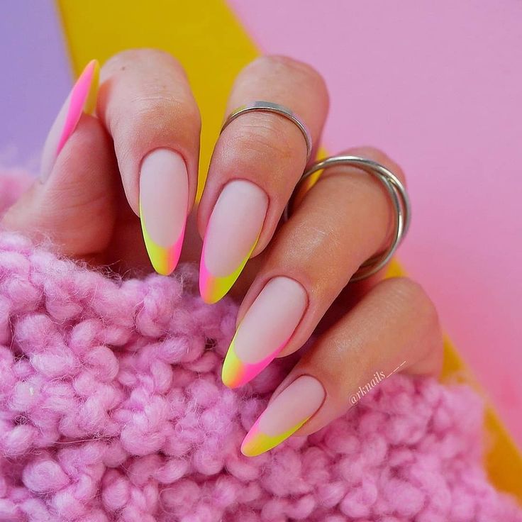 diseno-de-unas-en-rosa-fosforescentes-7