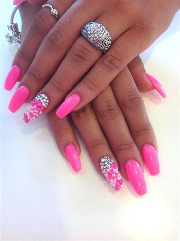 diseno-de-unas-en-rosa-fosforescentes-con-gris-3
