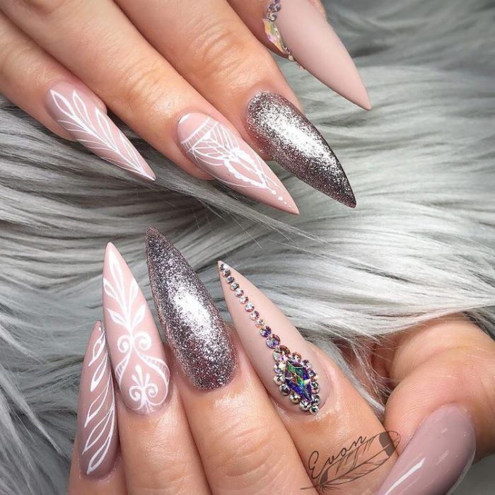 diseno-de-unas-en-rosa-fosforescentes-con-gris-4