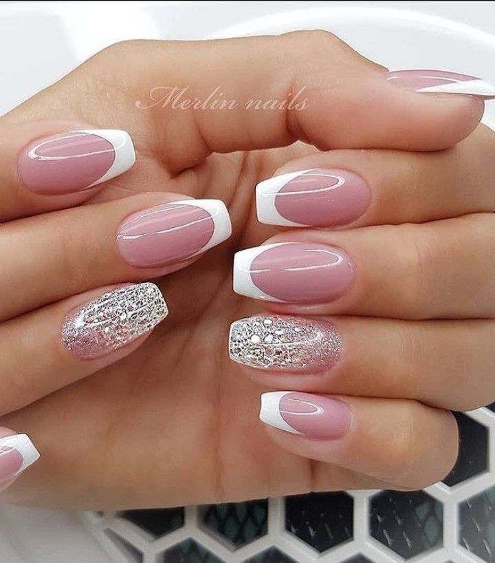 diseno-de-unas-en-sonrisa-en-mano-a-color-3