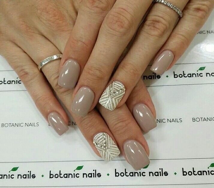 diseno-de-unas-en-tono-nude-gelish-6