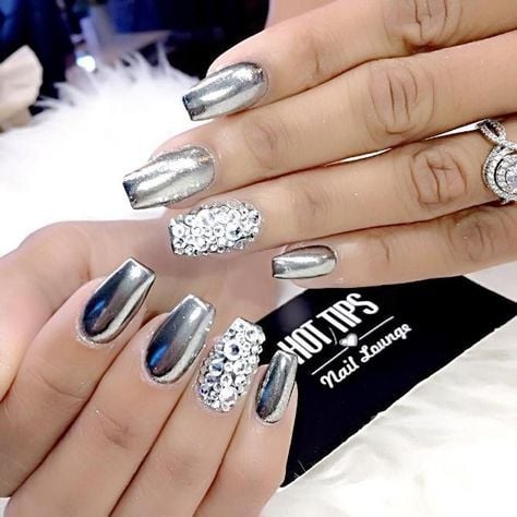 diseno-de-unas-en-tono-plata-6