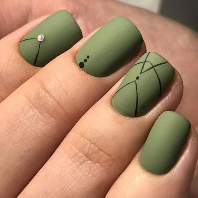 diseno-de-unas-en-tono-verde-militar-3