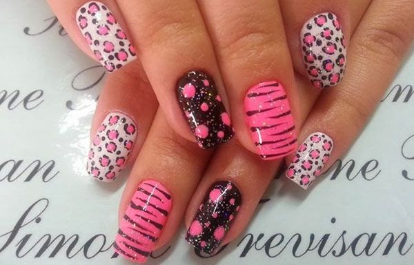 Diseño De Uñas Esmalte De Mano Alzada