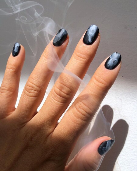 diseno-de-unas-faciles-azul-y-negro-paso-a-paso-6