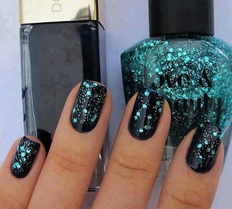 diseno-de-unas-gris-con-gitteer-6