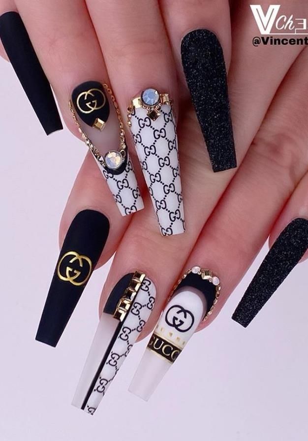 Diseño De Uñas Gucci Con Negro