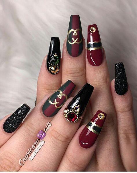 diseno-de-unas-gucci-con-negro-3
