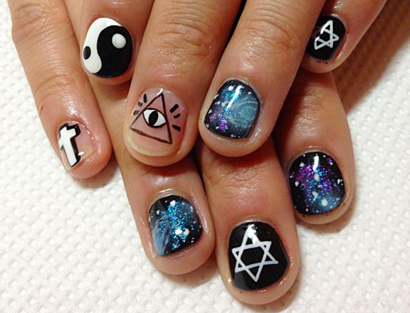 diseno-de-unas-iluminati-4