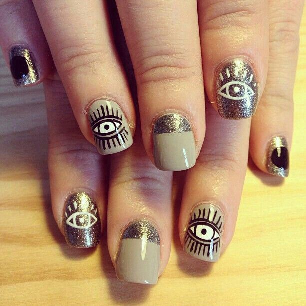 diseno-de-unas-iluminati-7