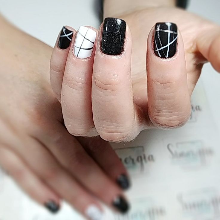 Diseño De Uñas Invierno Blanco Y Negro