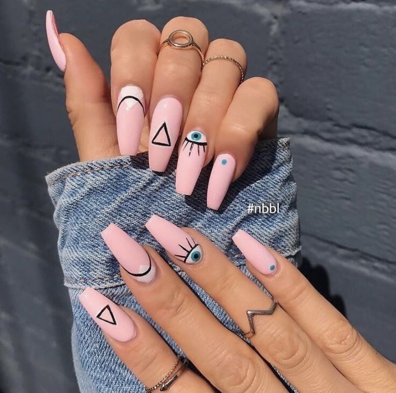 diseno-de-unas-largas-en-piel-morena-2