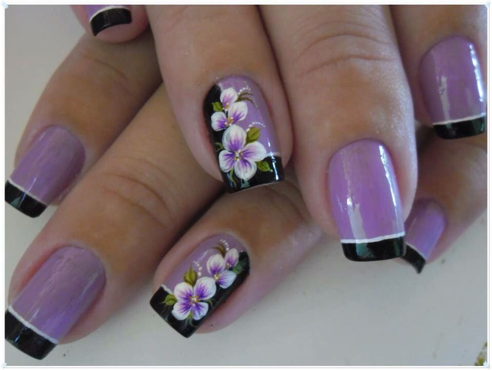Diseño De Uñas Lila Y Negro