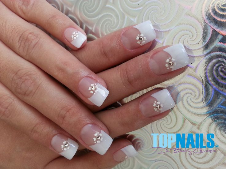 Diseño De Uñas Manicure Francés Con Swarovski