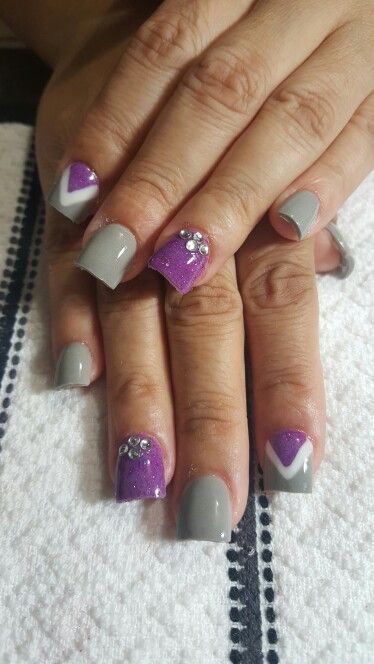 diseno-de-unas-morado-y-gris-3