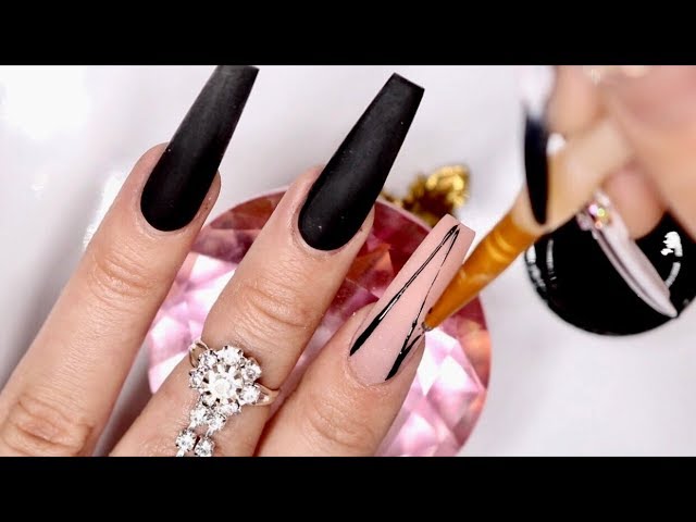 diseno-de-unas-negras-con-nude-6